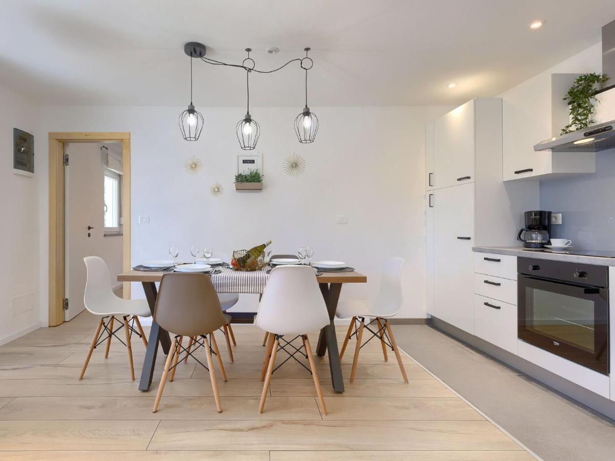 Holiday Home Laura By Interhome Пула Экстерьер фото