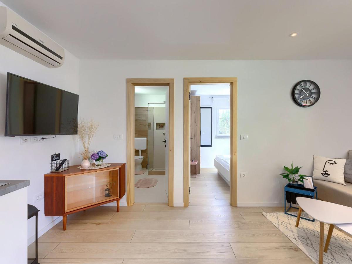 Holiday Home Laura By Interhome Пула Экстерьер фото