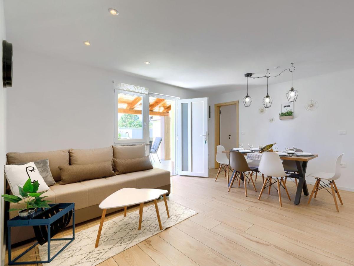 Holiday Home Laura By Interhome Пула Экстерьер фото