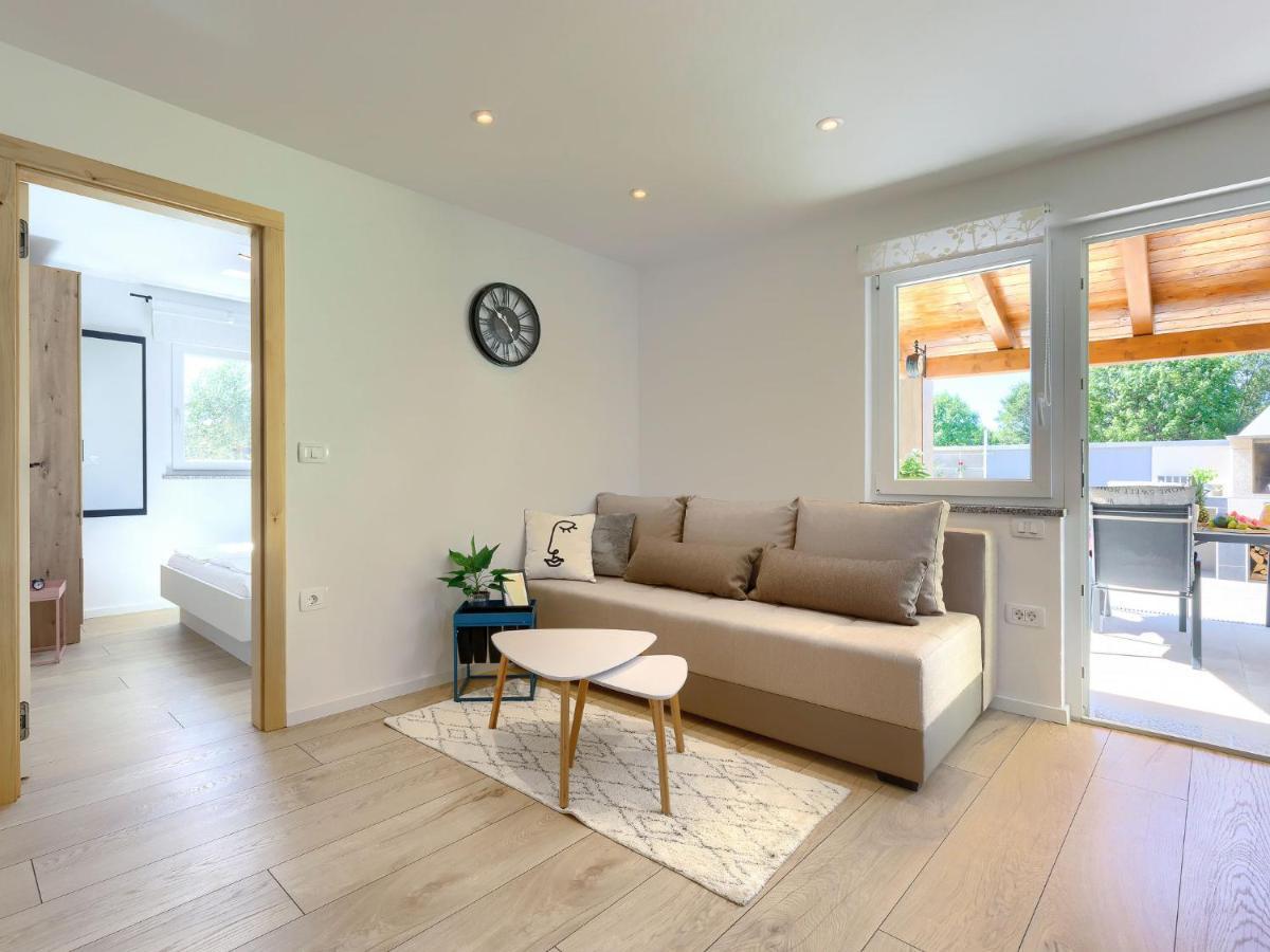 Holiday Home Laura By Interhome Пула Экстерьер фото